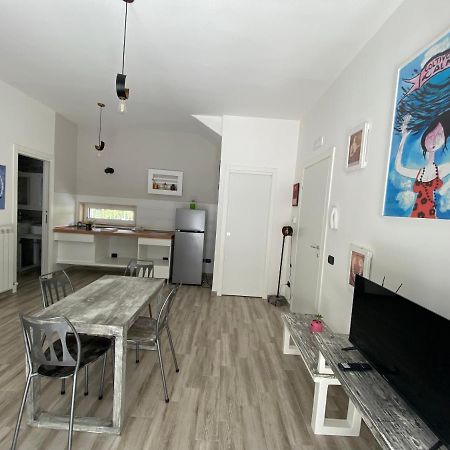 לינה וארוחת בוקר לצ'ה La Casa Di Nina מראה חיצוני תמונה
