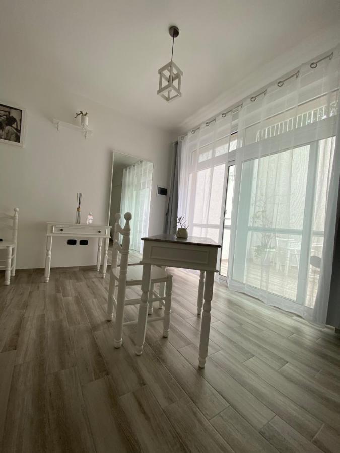 לינה וארוחת בוקר לצ'ה La Casa Di Nina מראה חיצוני תמונה