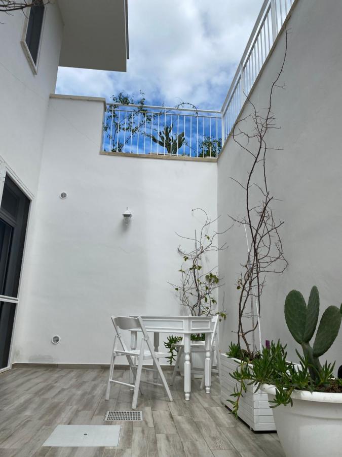 לינה וארוחת בוקר לצ'ה La Casa Di Nina מראה חיצוני תמונה
