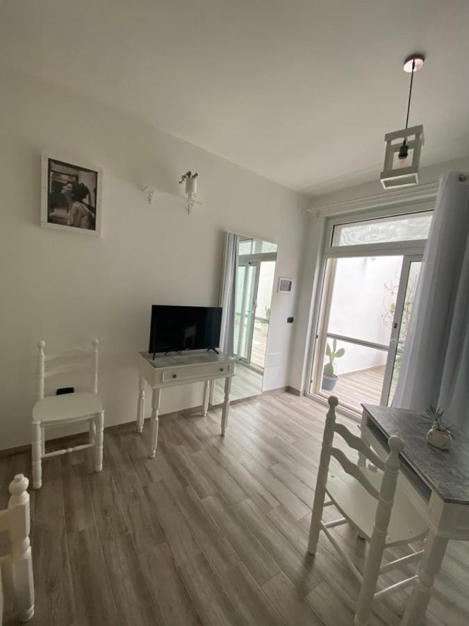 לינה וארוחת בוקר לצ'ה La Casa Di Nina מראה חיצוני תמונה